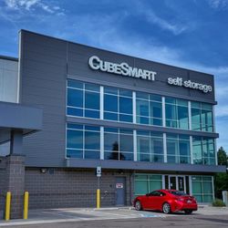 CubeSmart Self Storage - Front office entry on the right