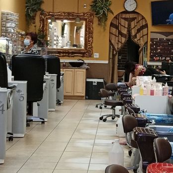 Nails Club - Employees tending to themselves while we wait - Nail Salons Near Me - Atlanta, Georgia Nails Club - Employees tending to themselves while we wait - Nail Salons Near Me - Atlanta, Georgia