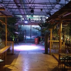 Favela - Favela,  Bar Tanz Snacks Latino Cubastyle im Treibhaus