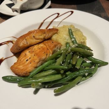 Plae Bistro - 8oz salmon from Scotland, pan seared | apricot curry sauce | served with seasonal vegetable & choice of starch - New American Near Me - Green Bay, Wisconsin