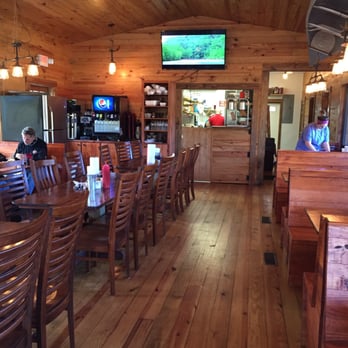 Byrd's Riverfront Restaurant - Dining room - American Near Me - Ozark, Arkansas