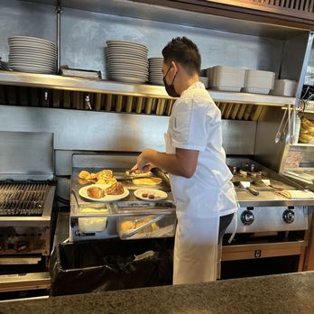 Liliha Bakery - Hard at work - Bakeries Near Me - Honolulu, Hawaii