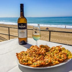Chiringuito Salvador - Tortillitas de Camarones y Fino Pavón, junto a la playa de Las Redes.