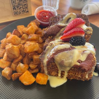 Deck. - Deep dish haupia French toast - Hawaiian Near Me - Honolulu, Hawaii