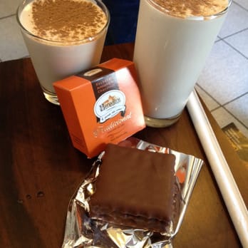 Bello Caffè - Frozen Chai Latte & Beneditos - Cafes Near Me - Curitiba, Puerto Rico