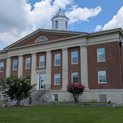 Jones County Courthouse - Jones County Courthouse, Trenton