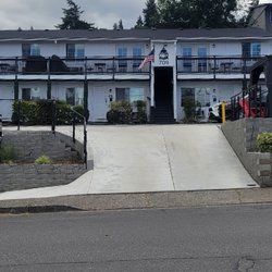 Hood River Suites & Extended Stay Apartments - Front