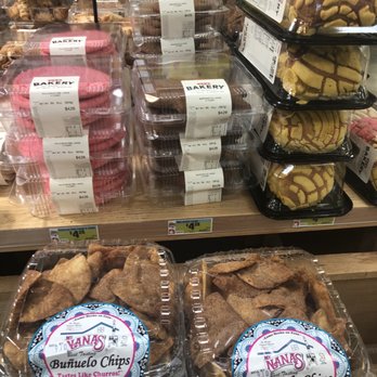 H-E-B plus! - ows a display of cookies for sale - Grocery Near Me - Spring Branch, Texas