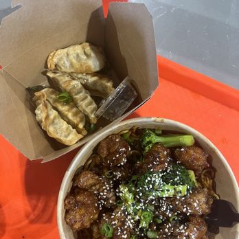 Backyard Social - Dumplings and general Taos chicken - Food Trucks Near Me - Fort Myers, Florida
