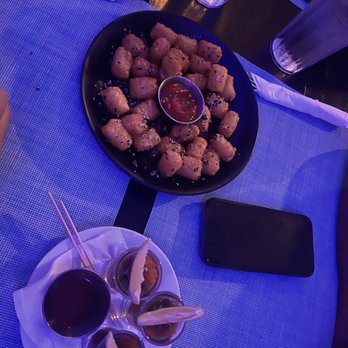 Leahi Bar & Grill - Tater tots and oyster shooters - Bars Near Me - Honolulu, Hawaii Leahi Bar & Grill - Tater tots and oyster shooters - Bars Near Me - Honolulu, Hawaii