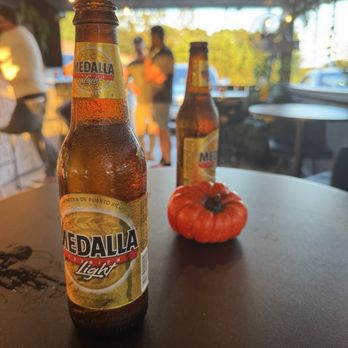 El Flamboyan - Medalla from Puerto Rico - Puerto Rican Near Me - Ocean Springs, Mississippi