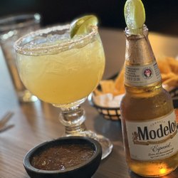 Miguel's Baja Grill - Two kinds of salsa!