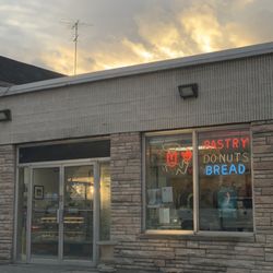 Bella-Napoli Italian Bakery of Troy - Bella Napoli: sells fresh Pastry, Donuts, Bread (.. and cookies!)