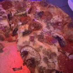 Leander Beer Market - Leander Beer market pizza with pepperoni, mushrooms, roasted red peppers and sausage so good