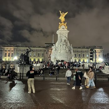 Buckingham Palace - Landmarks & Historical Buildings Near Me - London, XGL
