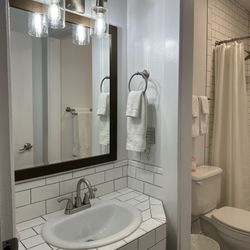 The Edgewater - Beautiful bathroom