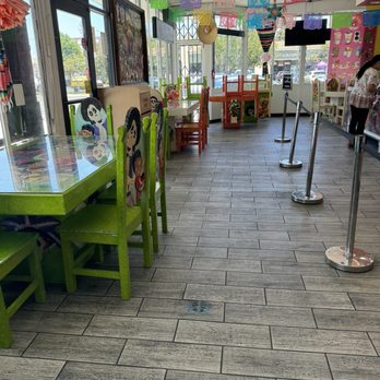 La Michoacana Heladeria Tradicional - Inside - Juice Bars & Smoothies Near Me - Long Beach, California