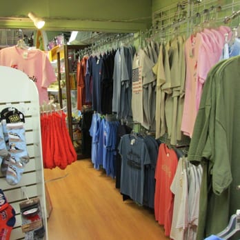 Harbor View Gifts - Lots of crummy T-shirts - Gift Shops Near Me - Portland, Maine Harbor View Gifts - Lots of crummy T-shirts - Gift Shops Near Me - Portland, Maine