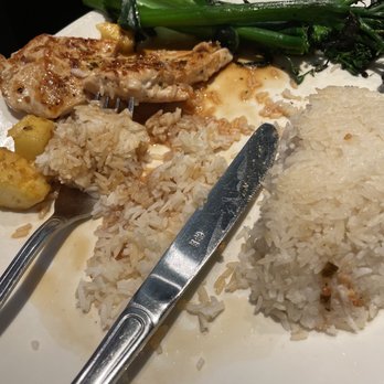 Yard House - Maui chicken, Jasmine rice, & broccolini - New American Near Me - Sarasota, Florida Yard House - Maui chicken, Jasmine rice, & broccolini - New American Near Me - Sarasota, Florida