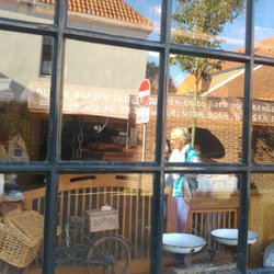 Ouderwetse Bakkerij - Local specialties