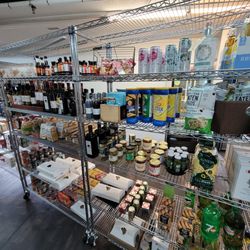 Lions Bay General Store & Café - Store interior