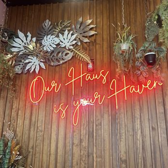 Haven Haus Cafe - waiting area - Breakfast & Brunch Near Me - Temecula, California