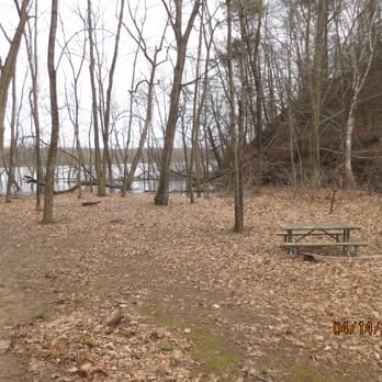 River Highlands State Park - Picnic area on the Connecticut River - Hiking Near Me - Cromwell, Connecticut