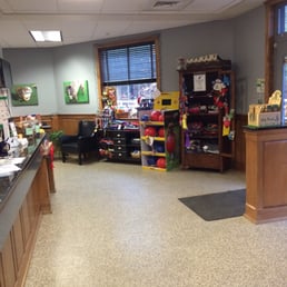 Lobby area - clean and large enough for multiple dogs at one time.
