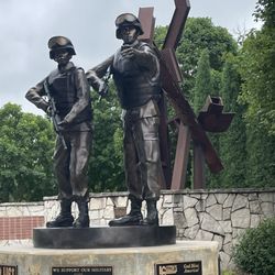 Pawnee Park Stadium - Statue at the memorial