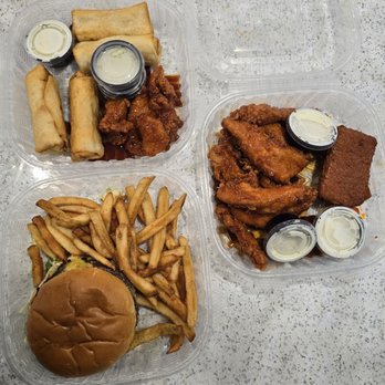 Chili's - Southwestern egg rolls, honey-chipotle chicken crispers, Nashville hot mozz & smasher burger with fries - American Near Me - Westbury, New York Chili's - Southwestern egg rolls, honey-chipotle chicken crispers, Nashville hot mozz & smasher burger with fries - American Near Me - Westbury, New York