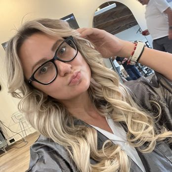 Ikonbh - Coloring and extensions - Hair Salons Near Me - Los Angeles, California Ikonbh - Coloring and extensions - Hair Salons Near Me - Los Angeles, California