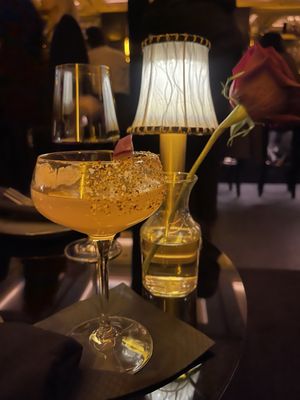 Regines Lounge by null