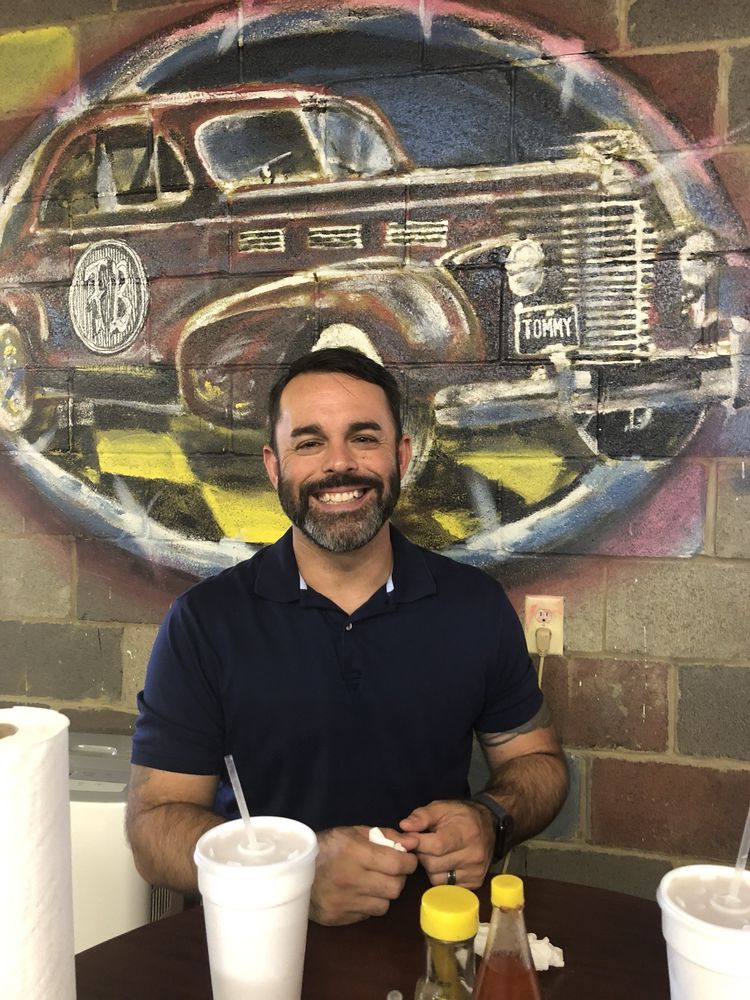 Tommy's Bar-B-Que Logo