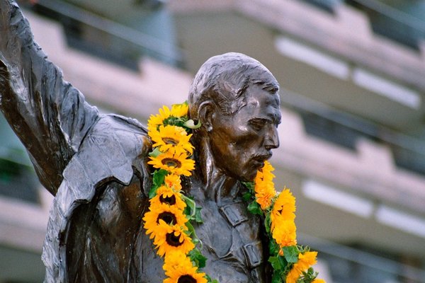 Statue de Freddie Mercury by null