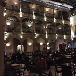 Hotel Palacio de Los Velada - Interior yard with restaurant / café