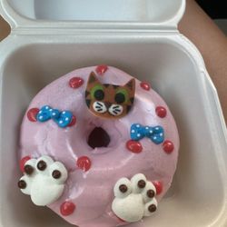 Donut Man - Look at this adorable cat donut!