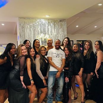 Nice 4 Life - Group photo w/ DJ - DJs Near Me Nice 4 Life - Group photo w/ DJ - DJs Near Me