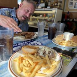 Mt Hope Diner - The Bomber (1/4 lb)