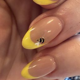Bumblebee French manicure