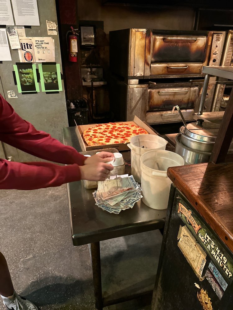 Momo's Pizza - Tennessee Street