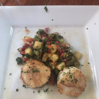 Red House - Pan-seared sea scallops with roasted pineapple-habanero salsa $12 - New American Near Me - Cambridge, Massachusetts Red House - Pan-seared sea scallops with roasted pineapple-habanero salsa $12 - New American Near Me - Cambridge, Massachusetts