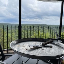 Skybar Gourmet Pizza - Empty pizza pan with view