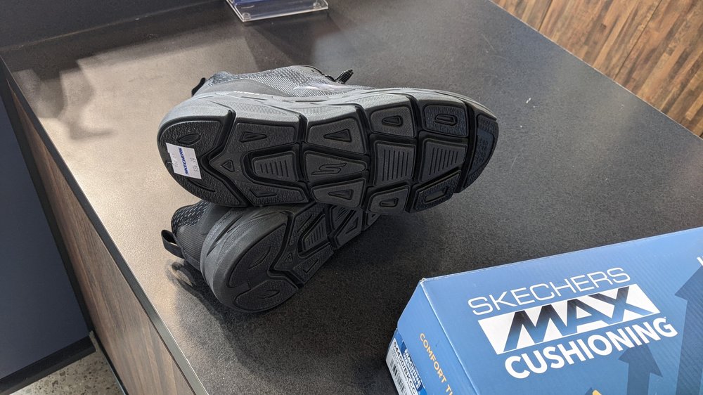 pauls warehouse skechers