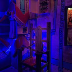 Underground Arts - Electric chair