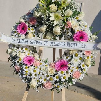 Fabys Flowers - Bonita corona espercial para funeral - Florists Near Me - Bell Gardens, California