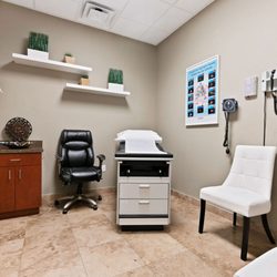 United Critical Care Lung and Sleep Medicine - EXAM ROOM