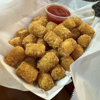 Burnin Daylight Brewing - Tater tots (so crispy and yummy!) - Brewpubs Near Me - Lomita, California