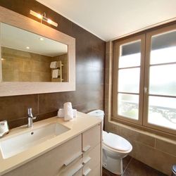 Best Western Le Cheval Blanc - Bathroom