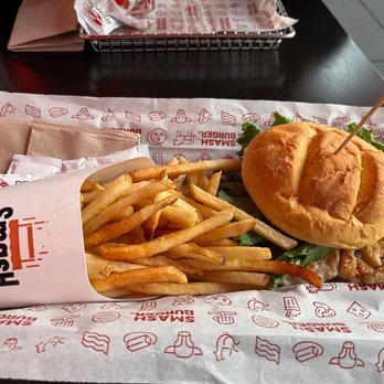 Smashburger - Classic Grilled Chicken Sandwich - Burgers Near Me - Los Angeles, California