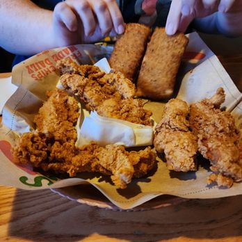 Chili's - Chicken tenders and fried mozzarella - Bars Near Me - Johnson City, Tennessee